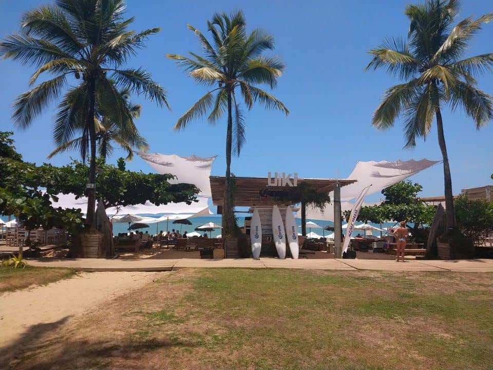 Uki Beach House na Casa Maria Maria, destino paradisíaco com estrutura para relaxar e se divertir, rodeado por palmeiras e clima tropical perfeito para férias inesquecíveis.